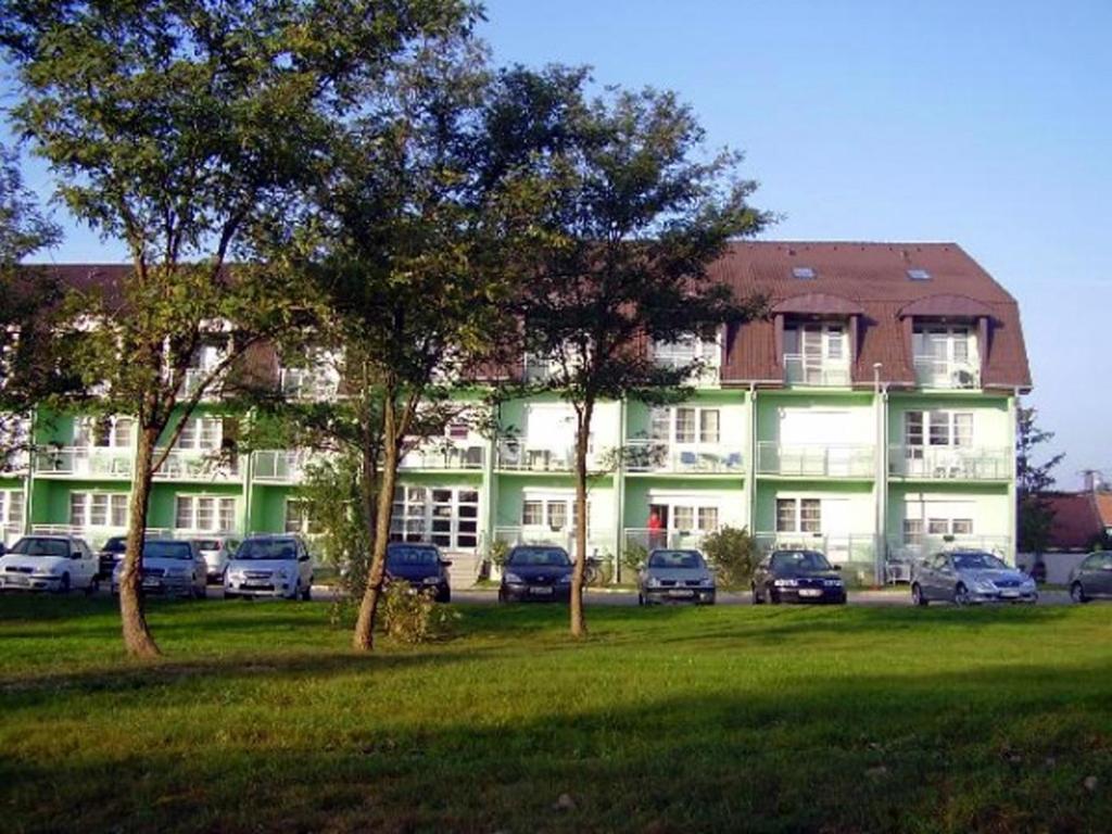 Holdlux Apartmanok Sárvár Exterior foto