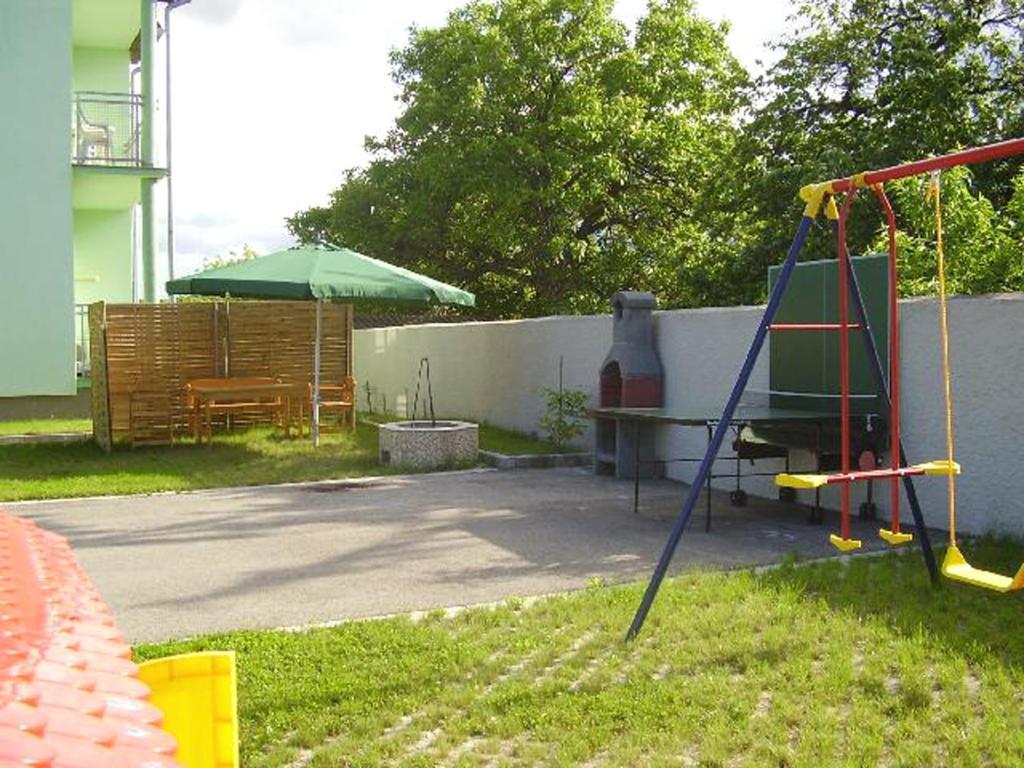 Holdlux Apartmanok Sárvár Exterior foto