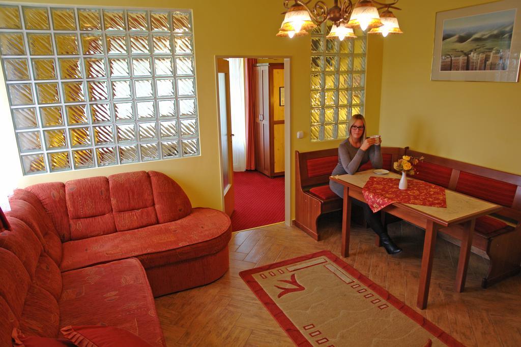 Holdlux Apartmanok Sárvár Exterior foto