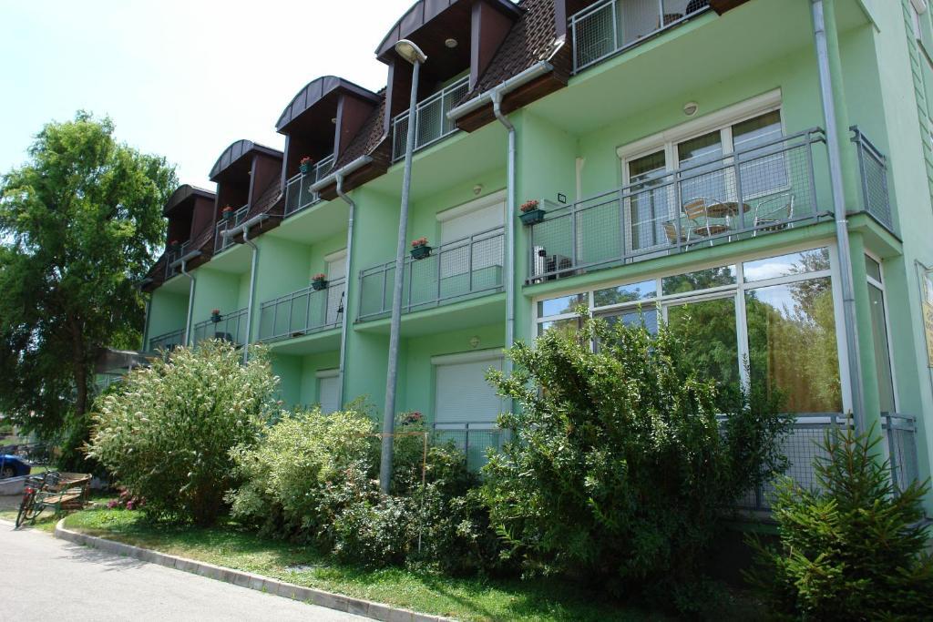 Holdlux Apartmanok Sárvár Exterior foto